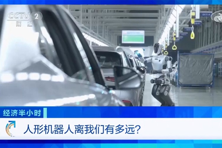 中央电视台《经济半小时》栏目对bbin宝盈机器人的专题报道